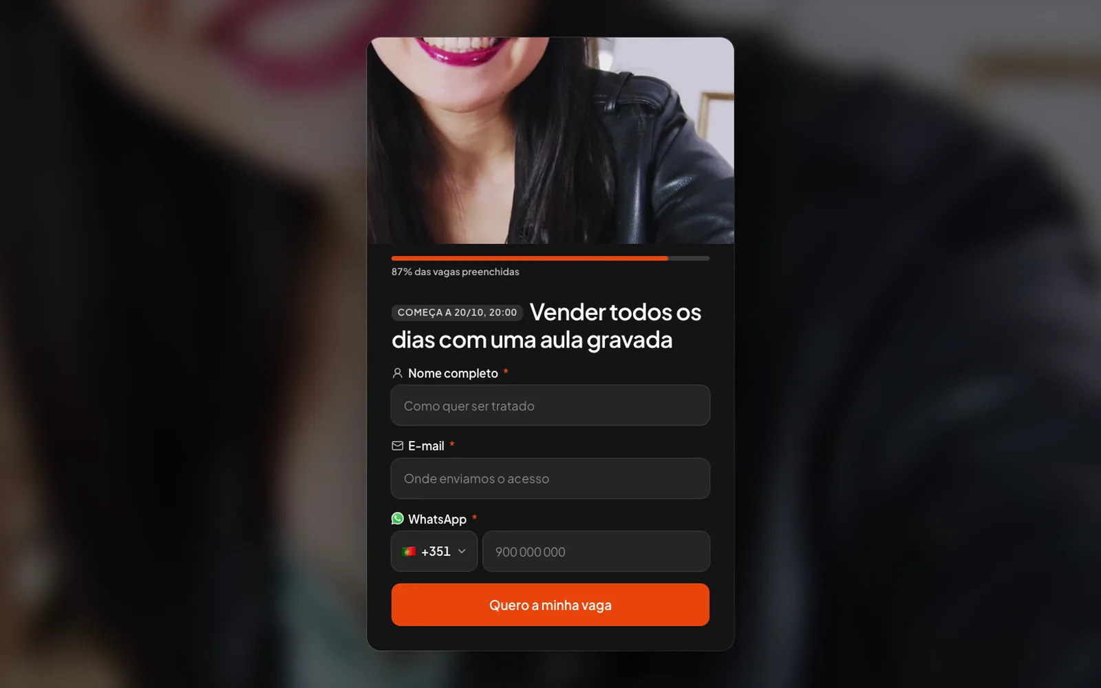O formato Live no computador: o vídeo ao alto ao centro, o chat e a oferta ao lado